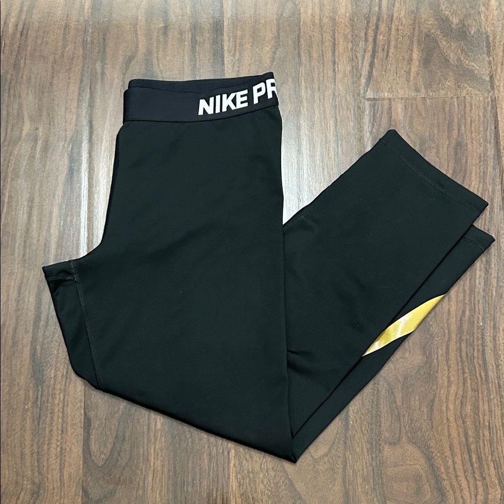 Nike Pro Training Black Cropped Legging